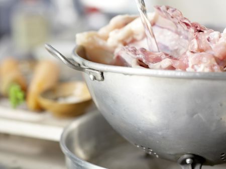 Geflügelbrühe Zubereitung Schritt 1 Geflügelbrühe Zubereitung Schritt 1