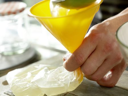 Geflügelbrühe Zubereitung Schritt 10 Geflügelbrühe Zubereitung Schritt 10