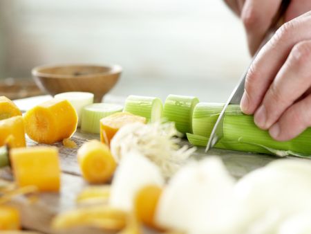 Geflügelbrühe Zubereitung Schritt 5 Geflügelbrühe Zubereitung Schritt 5
