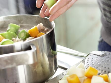 Geflügelbrühe Zubereitung Schritt 6 Geflügelbrühe Zubereitung Schritt 6