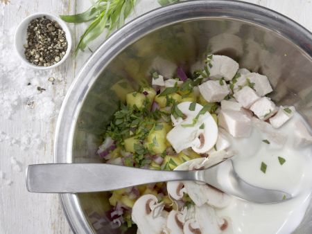Geflügelsalat-Brötchen Zubereitung Schritt 3 Geflügelsalat-Brötchen Zubereitung Schritt 3