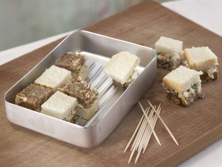 Schwarz-Weiß-Brote mit Frischkäse Zubereitung Schritt 6 Schwarz-Weiß-Brote mit Frischkäse Zubereitung Schritt 6