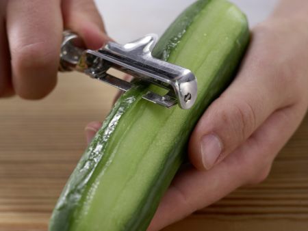 Gefüllte Gurkenröllchen Zubereitung Schritt 1 Gefüllte Gurkenröllchen Zubereitung Schritt 1