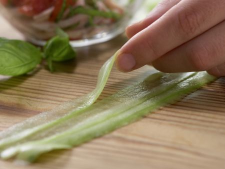 Gefüllte Gurkenröllchen Zubereitung Schritt 7 Gefüllte Gurkenröllchen Zubereitung Schritt 7