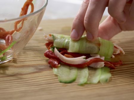 Gefüllte Gurkenröllchen Zubereitung Schritt 8 Gefüllte Gurkenröllchen Zubereitung Schritt 8