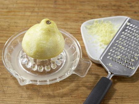 Gefüllte Hefeklöße mit Beerensauce Zubereitung Schritt 4 Gefüllte Hefeklöße mit Beerensauce Zubereitung Schritt 4