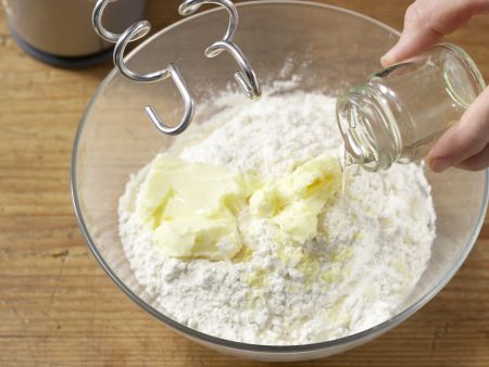 Gefüllte Hefeklöße mit Beerensauce Zubereitung Schritt 5 Gefüllte Hefeklöße mit Beerensauce Zubereitung Schritt 5
