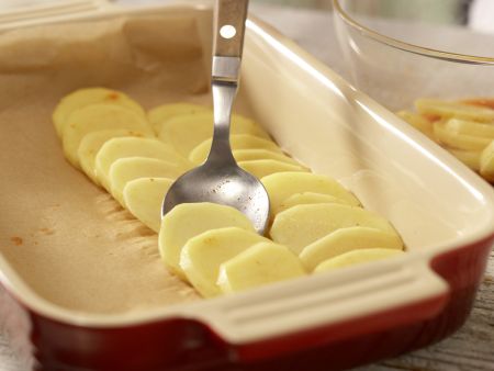 Gefüllte Paprikaschoten »Fliegende Untertasse« Zubereitung Schritt 4 Gefüllte Paprikaschoten »Fliegende Untertasse« Zubereitung Schritt 4