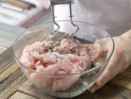 Gefüllte Putenhacksteaks Zubereitung Schritt 3 Gefüllte Putenhacksteaks Zubereitung Schritt 3