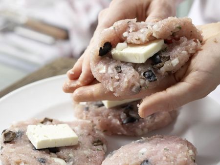 Gefüllte Putenhacksteaks Zubereitung Schritt 5 Gefüllte Putenhacksteaks Zubereitung Schritt 5