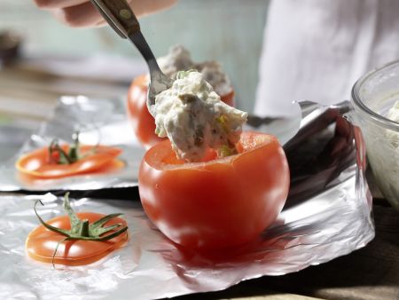 Gefüllte Ricotta-Tomaten Zubereitung Schritt 5 Gefüllte Ricotta-Tomaten Zubereitung Schritt 5