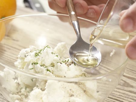 Gefüllte Riesenchampignons Zubereitung Schritt 2 Gefüllte Riesenchampignons Zubereitung Schritt 2