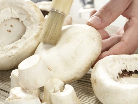 Gefüllte Riesenchampignons Zubereitung Schritt 3 Gefüllte Riesenchampignons Zubereitung Schritt 3