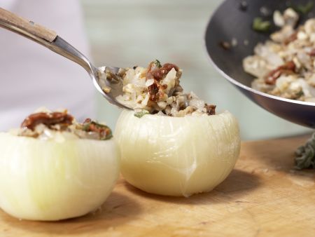 Gefüllte Schmorzwiebeln Zubereitung Schritt 9 Gefüllte Schmorzwiebeln Zubereitung Schritt 9