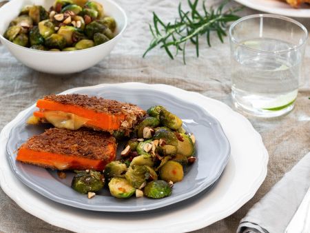 Gefüllte Süßkartoffel-Schnitzel mit Rosenkohl