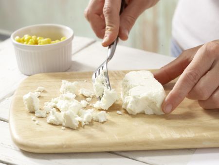 Gefüllte Tacos mit Schafskäse Zubereitung Schritt 1 Gefüllte Tacos mit Schafskäse Zubereitung Schritt 1