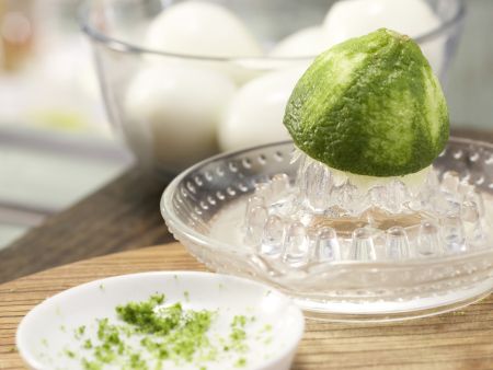 Gefüllte Wasabi-Eier Zubereitung Schritt 3 Gefüllte Wasabi-Eier Zubereitung Schritt 3