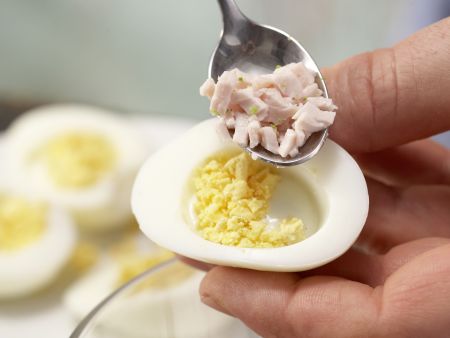 Gefüllte Wasabi-Eier Zubereitung Schritt 6 Gefüllte Wasabi-Eier Zubereitung Schritt 6