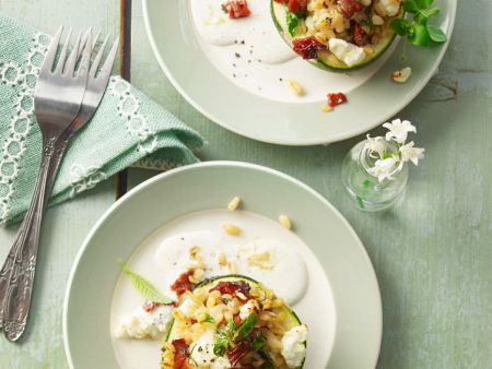 Gefüllte Zucchini mit Weizen und Feta Gefüllte Zucchini mit Weizen und Feta