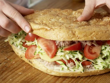 Gefülltes Fladenbrot aus dem Ofen Zubereitung Schritt 6 Gefülltes Fladenbrot aus dem Ofen Zubereitung Schritt 6