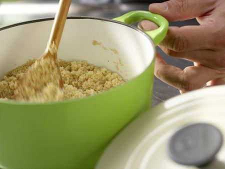 Gegrillte Couscous-Tomaten Zubereitung Schritt 2 Gegrillte Couscous-Tomaten Zubereitung Schritt 2