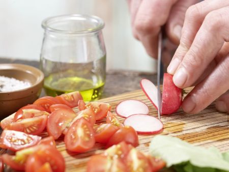 Gegrillter Lachs auf Salat Zubereitung Schritt 2 Gegrillter Lachs auf Salat Zubereitung Schritt 2