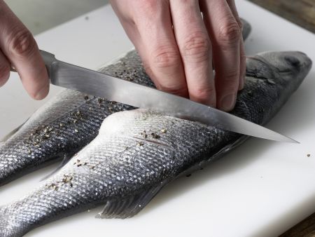 Gegrillter Wolfsbarsch Zubereitung Schritt 5 Gegrillter Wolfsbarsch Zubereitung Schritt 5