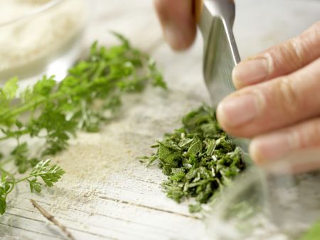 Gekräuterte Hähnchenschnitzel Zubereitung Schritt 1 Gekräuterte Hähnchenschnitzel Zubereitung Schritt 1