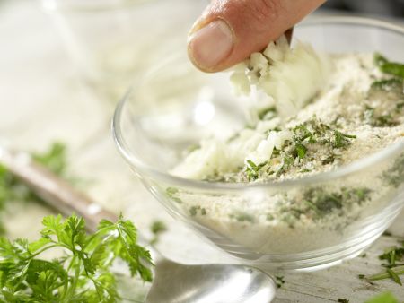 Gekräuterte Hähnchenschnitzel Zubereitung Schritt 2 Gekräuterte Hähnchenschnitzel Zubereitung Schritt 2