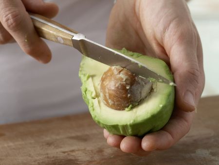 Gemischte Blattsalate mit Avocado Zubereitung Schritt 4 Gemischte Blattsalate mit Avocado Zubereitung Schritt 4