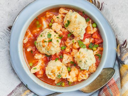Gemüseeintopf mit Kräuter-Parmesan-Klößen
