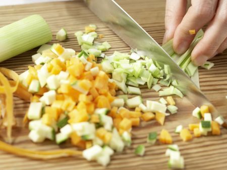 Gemüsenudeln Zubereitung Schritt 1 Gemüsenudeln Zubereitung Schritt 1
