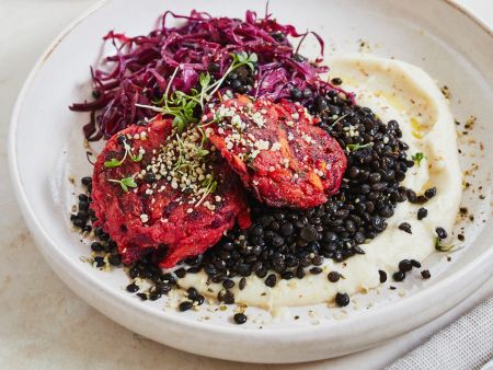 Gemüsepatties mit Rotkohl