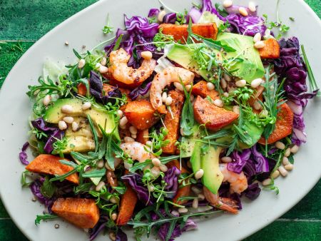 Gemüsesalat mit Garnelen