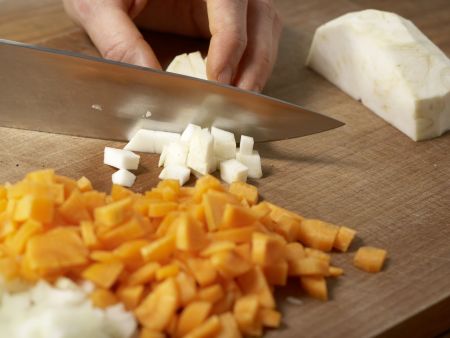Gemüsesauce – besonders würzig Zubereitung Schritt 2 Gemüsesauce – besonders würzig Zubereitung Schritt 2
