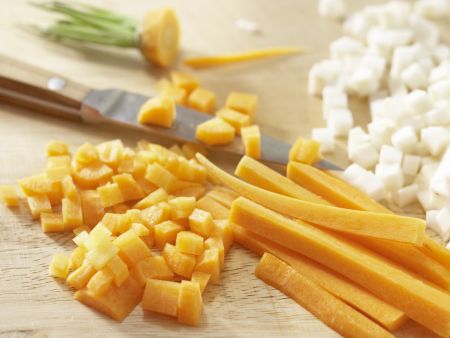 Gemüsesuppe mit Grießnocken Zubereitung Schritt 1 Gemüsesuppe mit Grießnocken Zubereitung Schritt 1