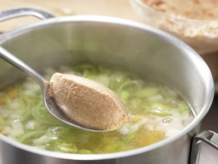 Gemüsesuppe mit Grießnocken Zubereitung Schritt 7 Gemüsesuppe mit Grießnocken Zubereitung Schritt 7