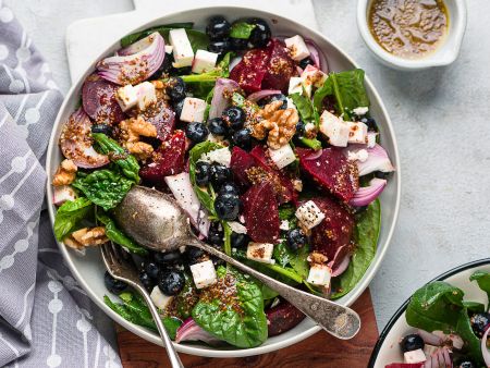 Gerösteter Rote-Bete-Salat mit Heidelbeeren und Feta