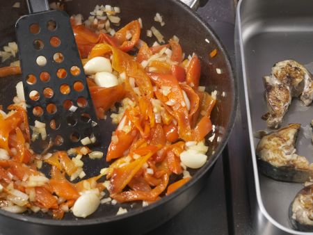Geschmorte Makrele mit Paprika Zubereitung Schritt 8 Geschmorte Makrele mit Paprika Zubereitung Schritt 8