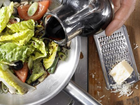 Geschmorter Römersalat Zubereitung Schritt 4 Geschmorter Römersalat Zubereitung Schritt 4