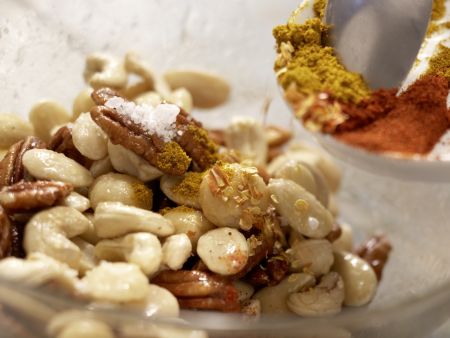 Gewürznüsse vom Blech Zubereitung Schritt 2 Gewürznüsse vom Blech Zubereitung Schritt 2
