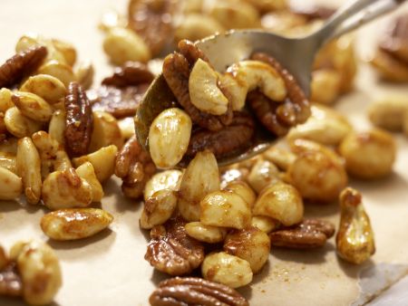 Gewürznüsse vom Blech Zubereitung Schritt 4 Gewürznüsse vom Blech Zubereitung Schritt 4