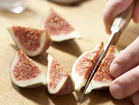 Gewürztee mit Feigen-Sesam-Schnitte Zubereitung Schritt 1 Gewürztee mit Feigen-Sesam-Schnitte Zubereitung Schritt 1