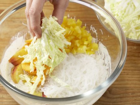 Glasnudelsalat mit Putenfilet Zubereitung Schritt 8 Glasnudelsalat mit Putenfilet Zubereitung Schritt 8