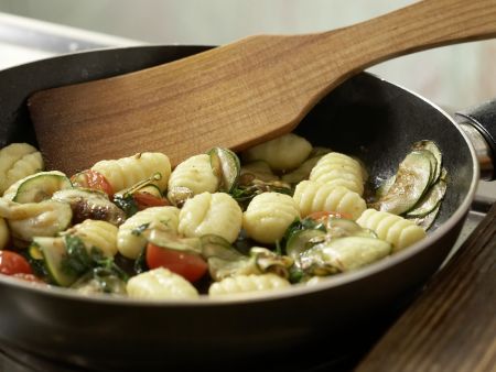 Gnocchi-Zucchini-Pfanne Zubereitung Schritt 6 Gnocchi-Zucchini-Pfanne Zubereitung Schritt 6