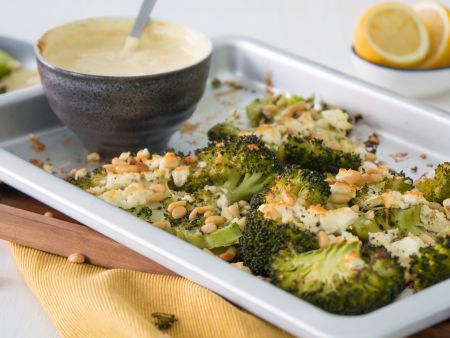 Gratinierter Brokkoli mit Curry-Dip