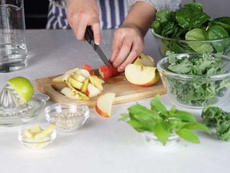 Green Smoothie mit Minze Zubereitung Schritt 1 Green Smoothie mit Minze Zubereitung Schritt 1