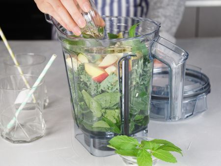 Green Smoothie mit Minze Zubereitung Schritt 2 Green Smoothie mit Minze Zubereitung Schritt 2