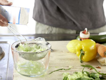 Griechische Gemüsepfanne Zubereitung Schritt 2 Griechische Gemüsepfanne Zubereitung Schritt 2