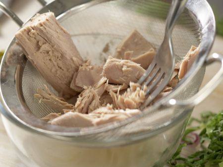 Griechischer Thunfischsalat Zubereitung Schritt 7 Griechischer Thunfischsalat Zubereitung Schritt 7